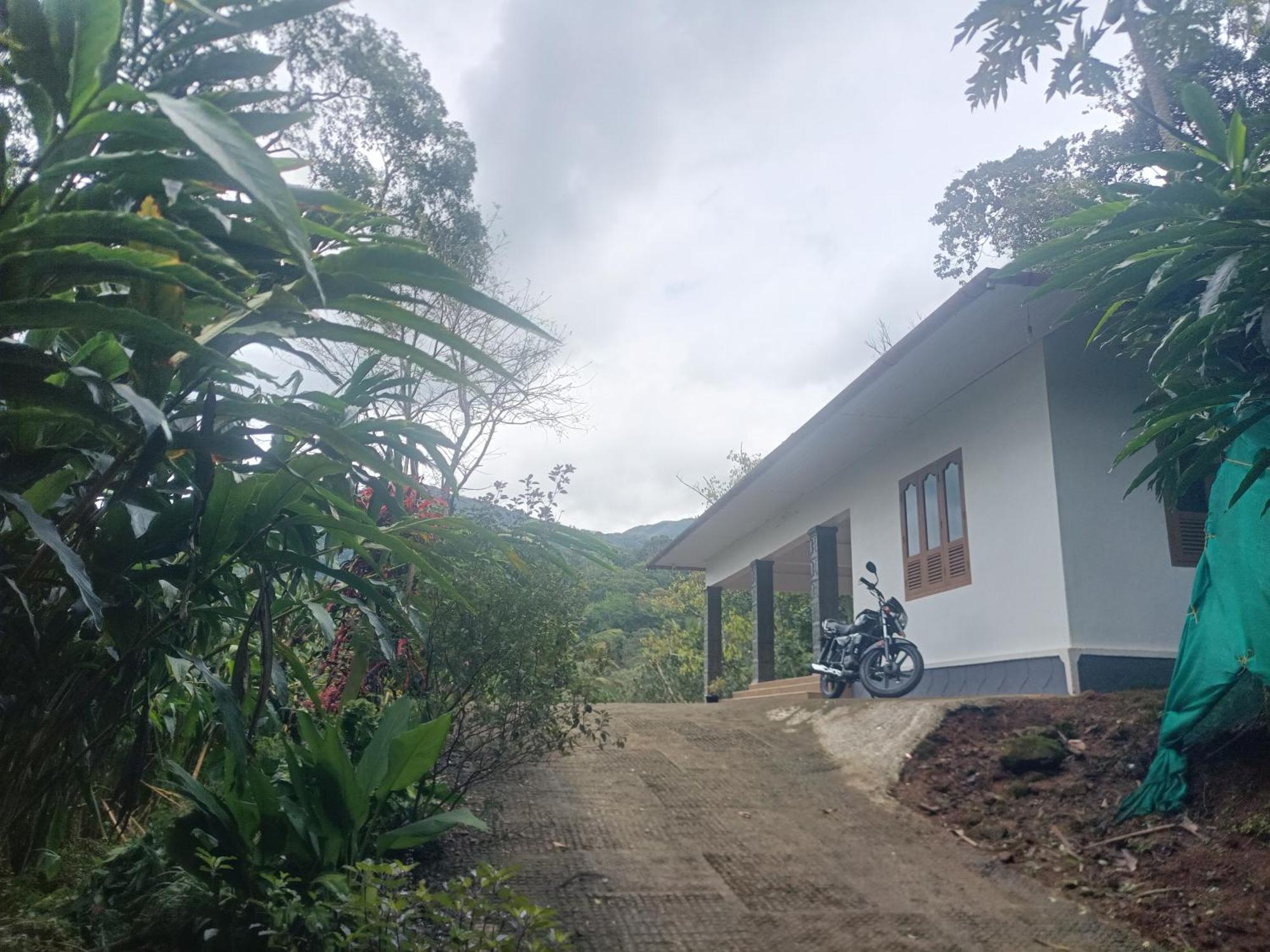 Anivilla Holiday Home Kunjithanny Anachal Buitenkant foto