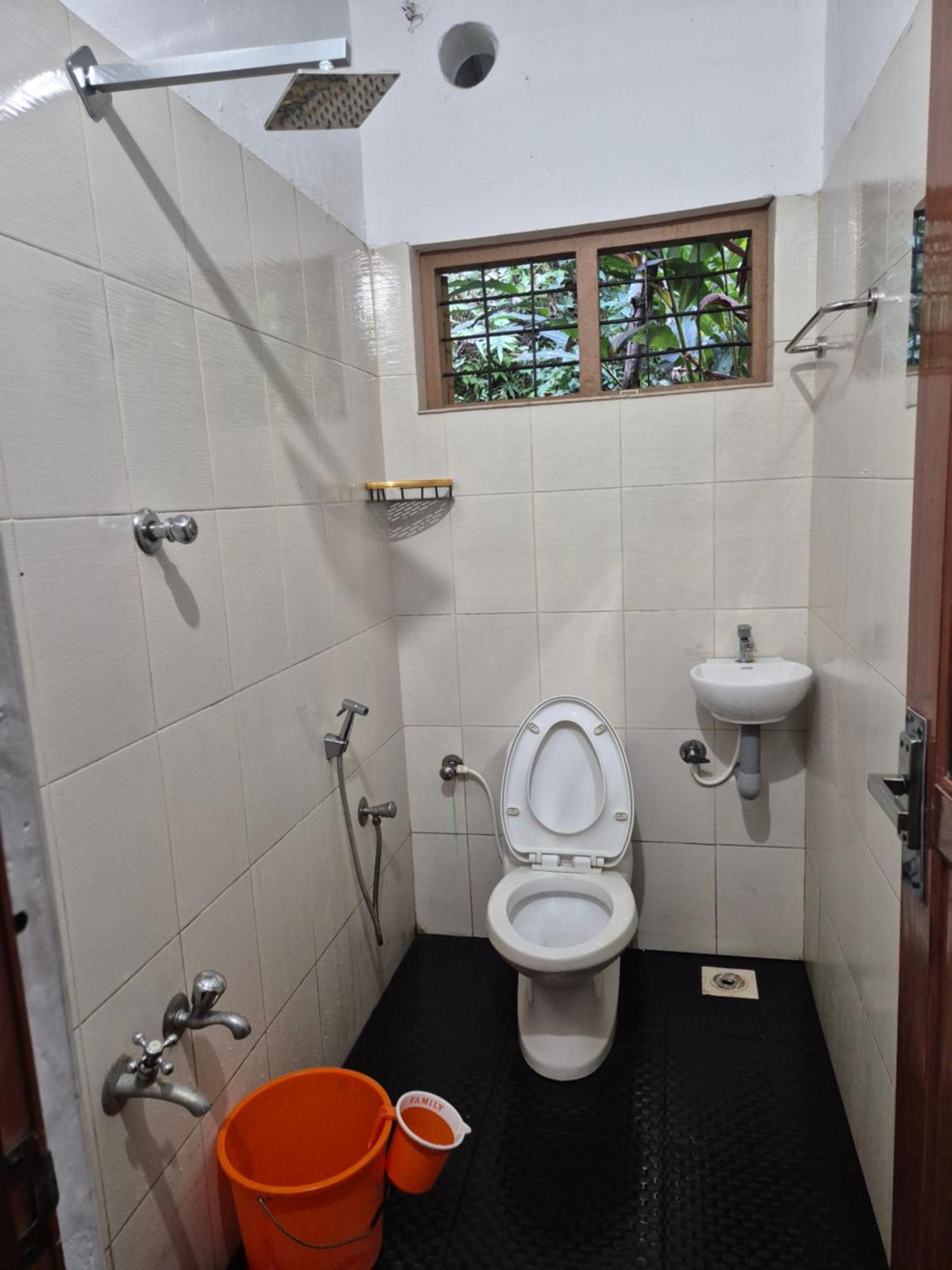 Anivilla Holiday Home Kunjithanny Anachal Buitenkant foto