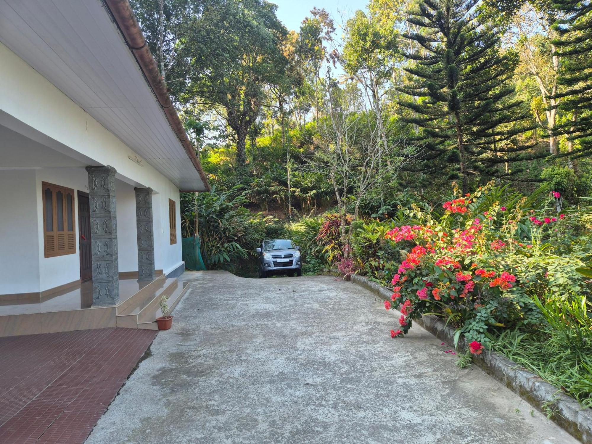Anivilla Holiday Home Kunjithanny Anachal Buitenkant foto